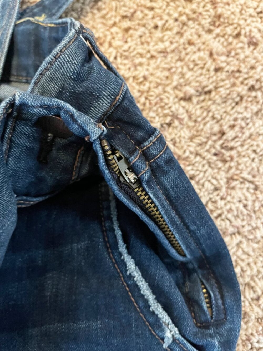 FP Free People Denim Overalls Size 31 Distressed Stretch Blue Jeans Broken Strap - Picture 7 of 12